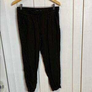 Aritzia Talula Army Olive Green Jogger pants